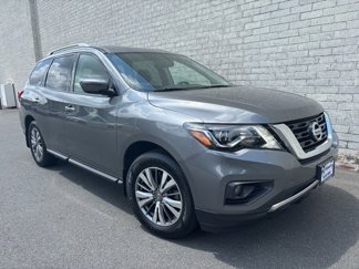 Used 2020 Nissan Pathfinder SV image 1