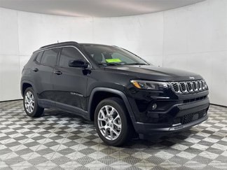 Used 2024 Jeep Compass Latitude w/ Sun and Sound Group image 1