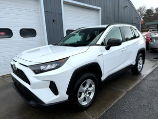 Used 2021 Toyota RAV4 LE image 1