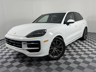 Used 2025 Porsche Cayenne image 1