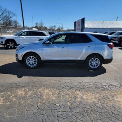 Used 2022 Chevrolet Equinox LT image 1