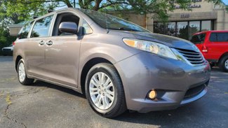 Used 2013 Toyota Sienna XLE image 1