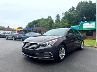 Used 2015 Hyundai Sonata SE image 1