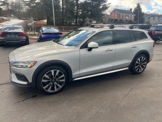 Used 2020 Volvo V60 T5 Cross Country image 1