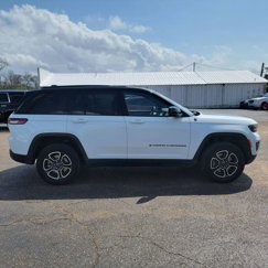 Used 2022 Jeep Grand Cherokee Trailhawk w/ Advanced Protech Group II image 1