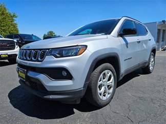 Used 2024 Jeep Compass Latitude image 1
