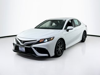 Used 2024 Toyota Camry SE image 1