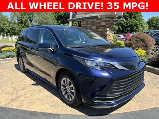 Used 2024 Toyota Sienna LE image 1