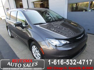 Used 2023 Chrysler Voyager LX image 1