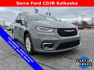 Used 2022 Chrysler Pacifica Touring-L image 1
