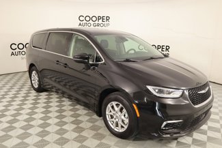 Used 2023 Chrysler Pacifica Touring-L image 1