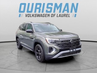 New 2025 Volkswagen Atlas Peak Edition SE image 1