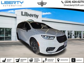 Used 2024 Chrysler Pacifica Select w/ Uconnect Theater Family Group image 1