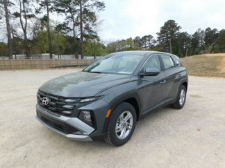 New 2025 Hyundai Tucson SE image 1