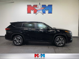 Used 2024 Toyota Highlander XLE image 1