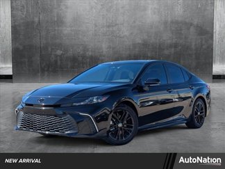 Used 2025 Toyota Camry SE image 1