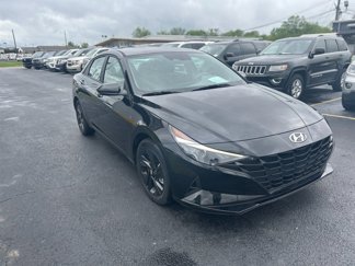 Used 2022 Hyundai Elantra SEL image 1