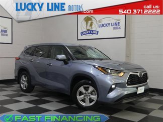 Used 2021 Toyota Highlander LE image 1