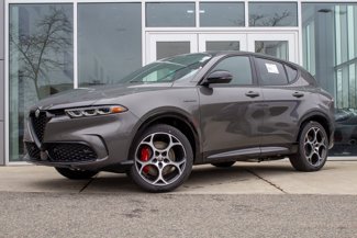 New 2025 Alfa Romeo Tonale w/ Premium Package image 1