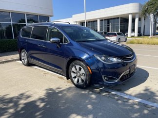Used 2017 Chrysler Pacifica Platinum image 1