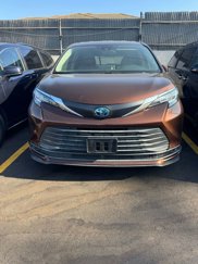 Used 2021 Toyota Sienna LE image 1
