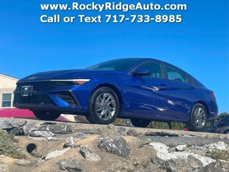 Used 2024 Hyundai Elantra SEL image 1