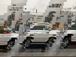 New 2025 Jeep Grand Cherokee Limited w/ Luxury Tech Group II image 1