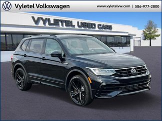 Used 2024 Volkswagen Tiguan SE R-Line image 1
