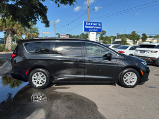 Used 2022 Chrysler Pacifica Touring-L image 1