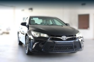 Used 2016 Toyota Camry LE image 1