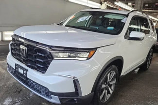 Used 2025 Honda Pilot Touring image 1