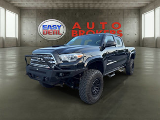 Used 2017 Toyota Tacoma TRD Sport image 1