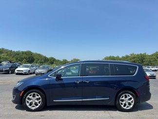 Used 2017 Chrysler Pacifica Touring-L Plus w/ Tire & Wheel Group image 1