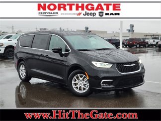 New 2025 Chrysler Pacifica Select image 1