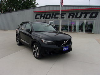 Used 2023 Volvo XC40 B4 Ultimate image 1