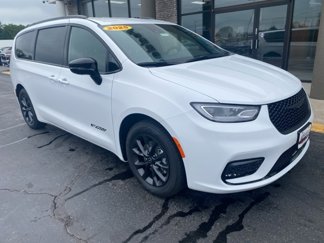 New 2025 Chrysler Pacifica Select w/ Fav Edition Package image 1