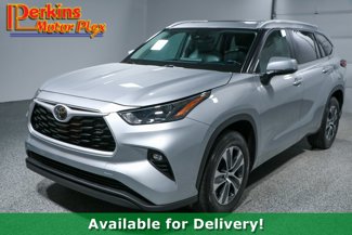 Used 2023 Toyota Highlander XLE image 1