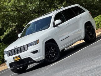 Used 2020 Jeep Grand Cherokee Altitude image 1