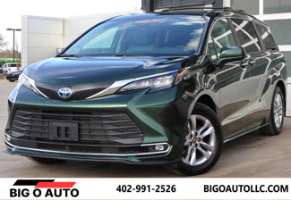 Used 2024 Toyota Sienna XLE w/ XLE Plus Package image 1