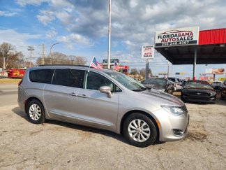 Used 2017 Chrysler Pacifica Touring-L image 1