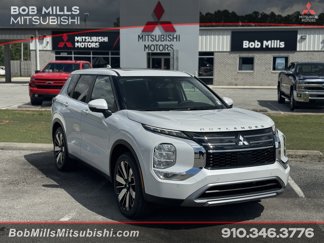 New 2025 Mitsubishi Outlander SE image 1