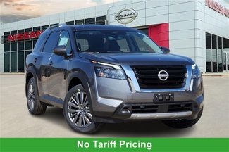 New 2025 Nissan Pathfinder SL image 1