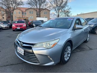 Used 2016 Toyota Camry LE image 1