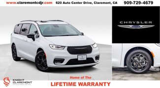 New 2025 Chrysler Pacifica Select image 1
