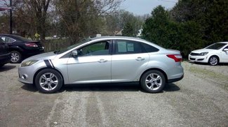 Used 2013 Ford Focus SE w/ SE Winter Pkg image 1