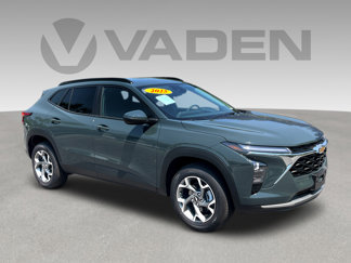 Used 2025 Chevrolet Trax LT w/ Driver Confidence Package image 1