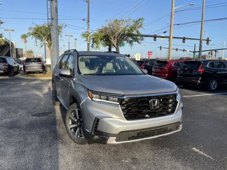 New 2025 Honda Pilot Touring image 1