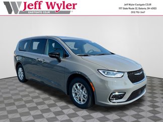 New 2025 Chrysler Pacifica Select image 1