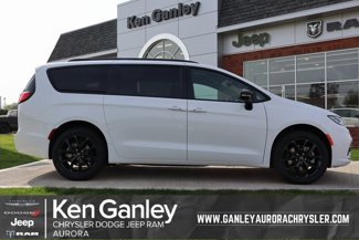 New 2025 Chrysler Pacifica Limited image 1