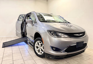 Used 2020 Chrysler Pacifica Touring-L Plus w/ Tire & Wheel Group image 1